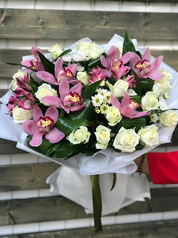 Букет цветов из: Розы и Хризантемы в Рогнедино