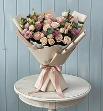 Букет цветов из:  Розы и Лизиантусы в Рогнедино