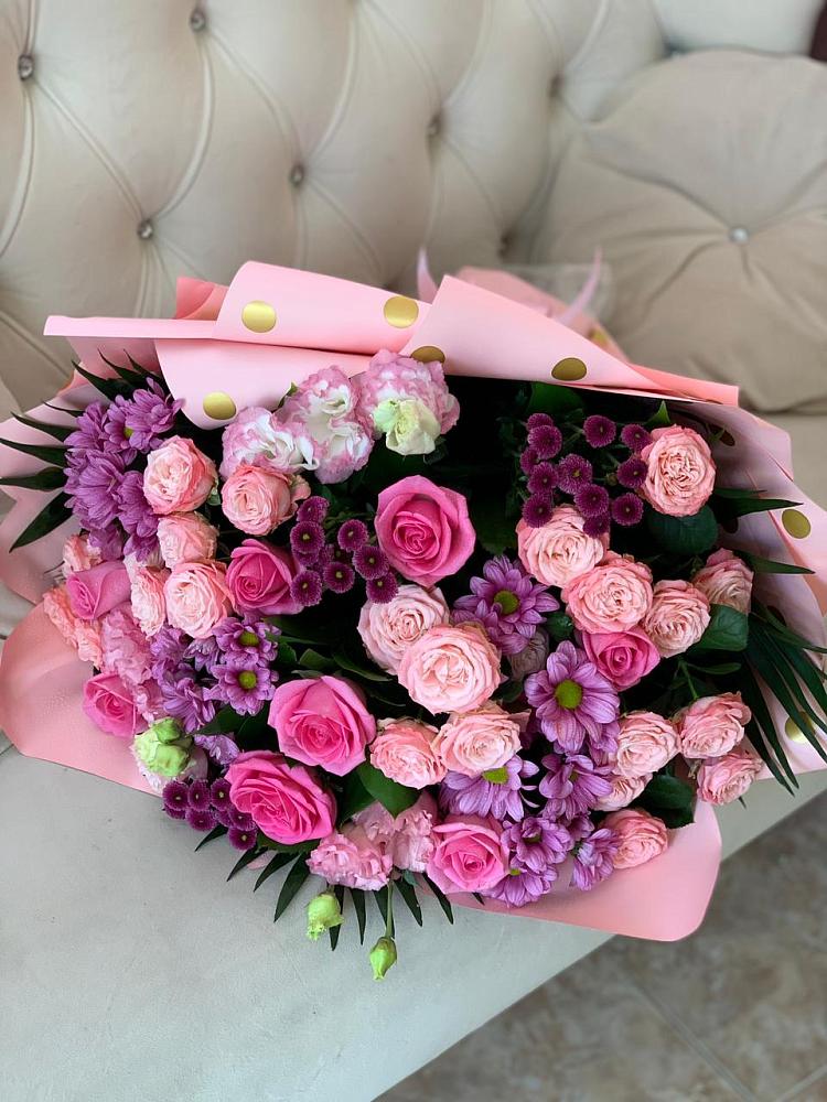 Букет цветов из: Хризантемы, Розы и Лизиантусы в Рогнедино