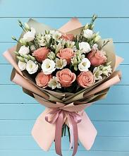 Букет цветов из:  Розы, Альстромерии и Лизиантусы в Рогнедино