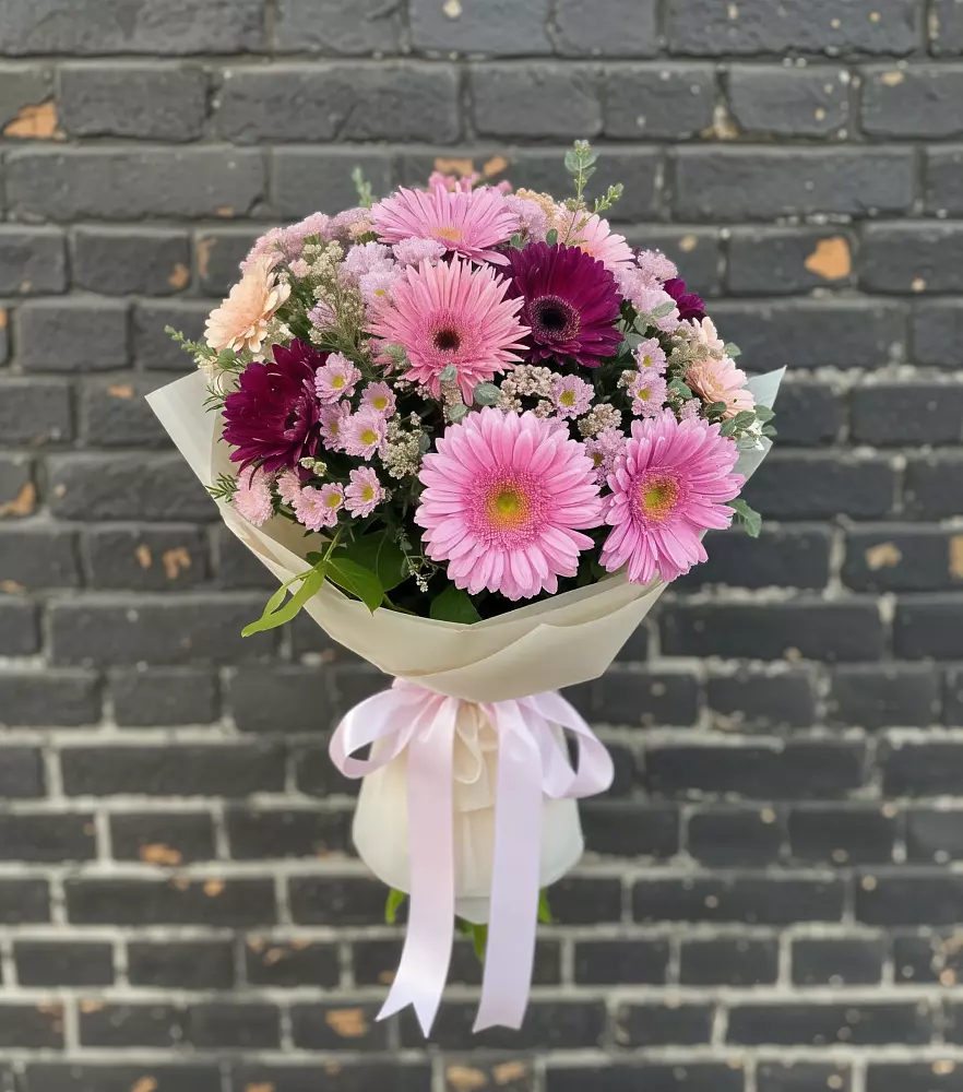 Букет цветов из: Герберы и Хризантемы в Рогнедино