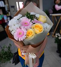 Букет цветов из:  Герберы, Розы и Хризантемы в Рогнедино