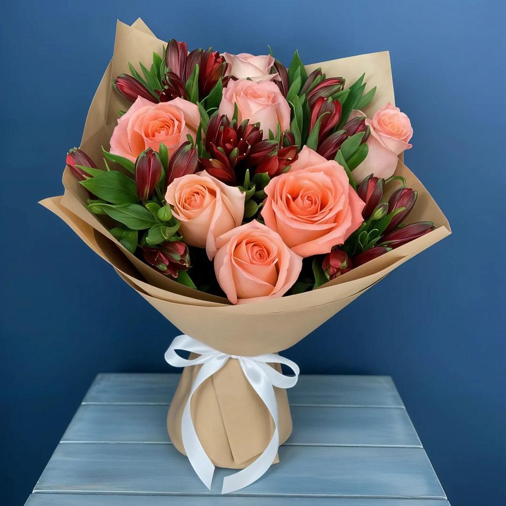 Букет цветов из: Розы и Альстромерии в Рогнедино