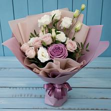 Букет цветов из:  Розы и Лизиантусы в Рогнедино