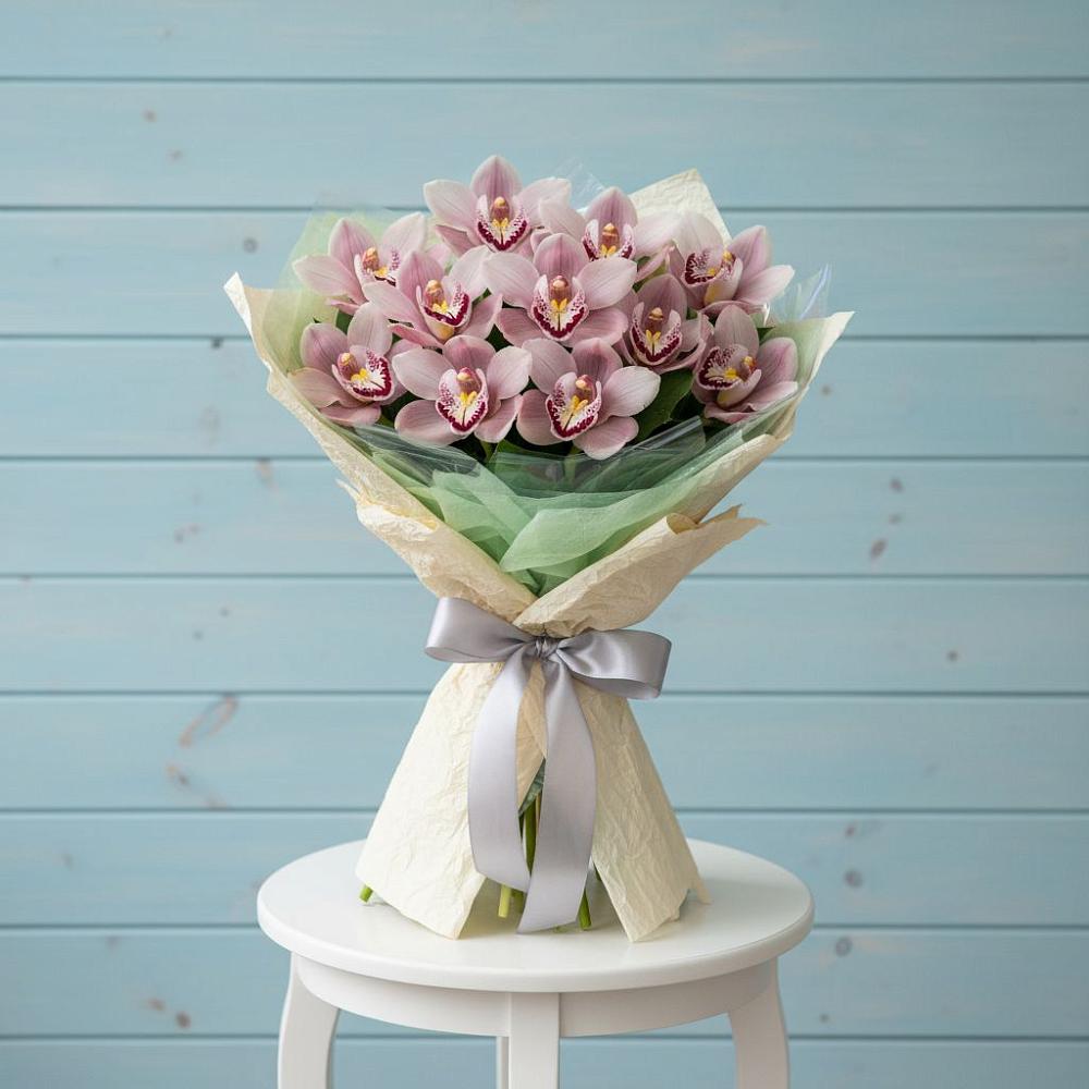 Букет цветов из: Орхидеи и Розы в Рогнедино