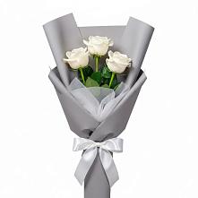 Букет 3 белые розы в Рогнедино