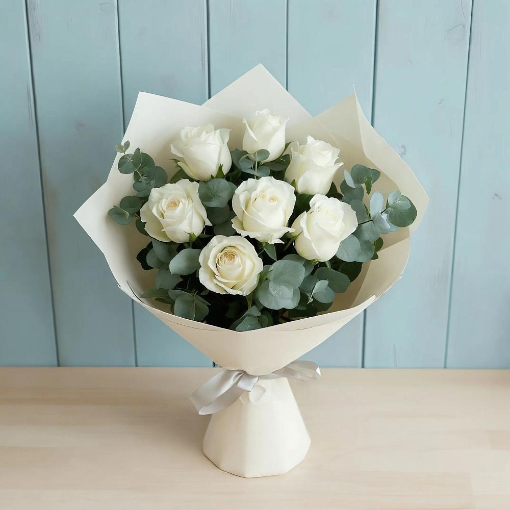 Букет Белые розы в Эвкалипте в Рогнедино