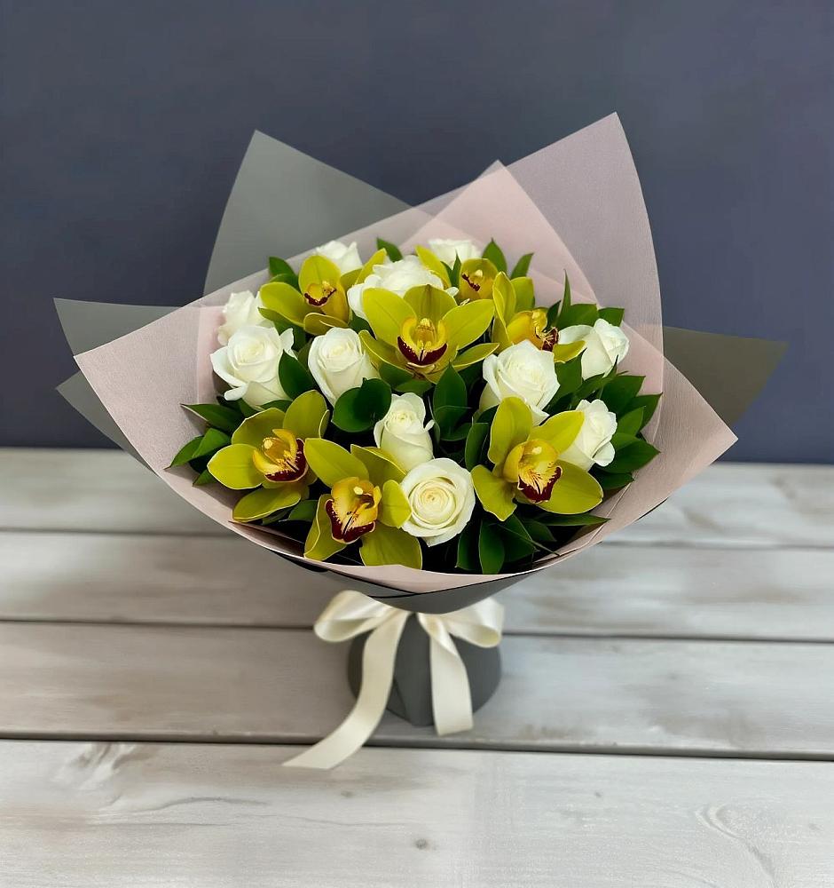 Букет цветов из: Орхидеи и Розы в Рогнедино