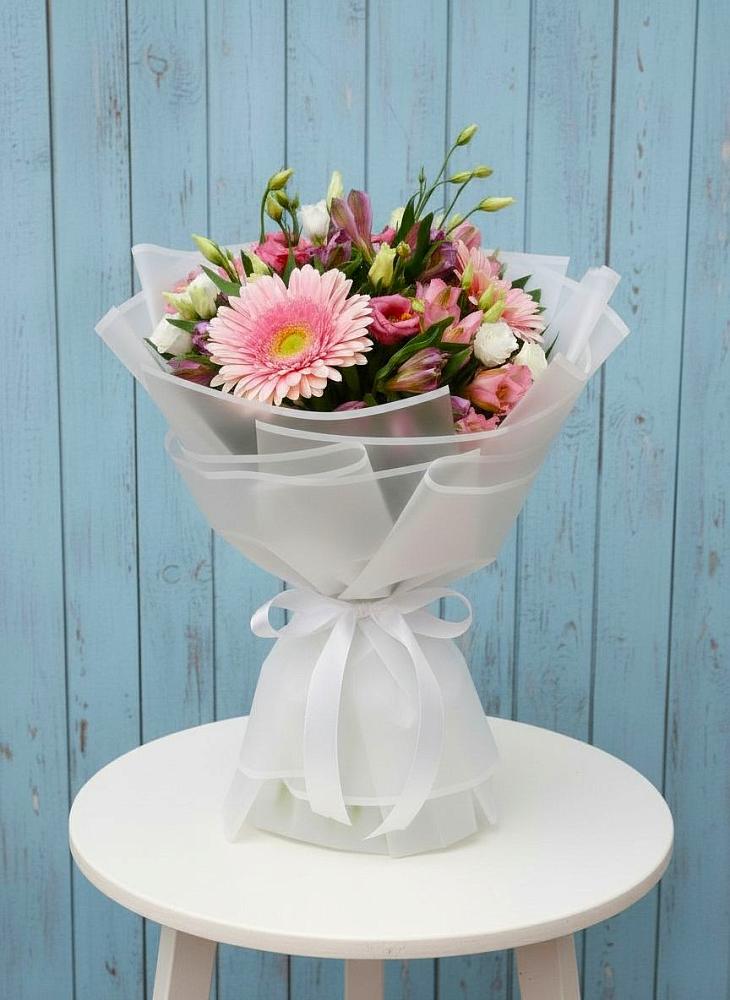 Букет цветов из: Герберы, Альстромерии и Лизиантусы в Рогнедино