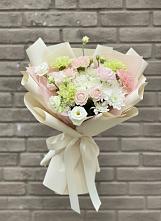 Букет цветов из:  Гвоздики, Розы, Лизиантусы и Хризантемы в Рогнедино