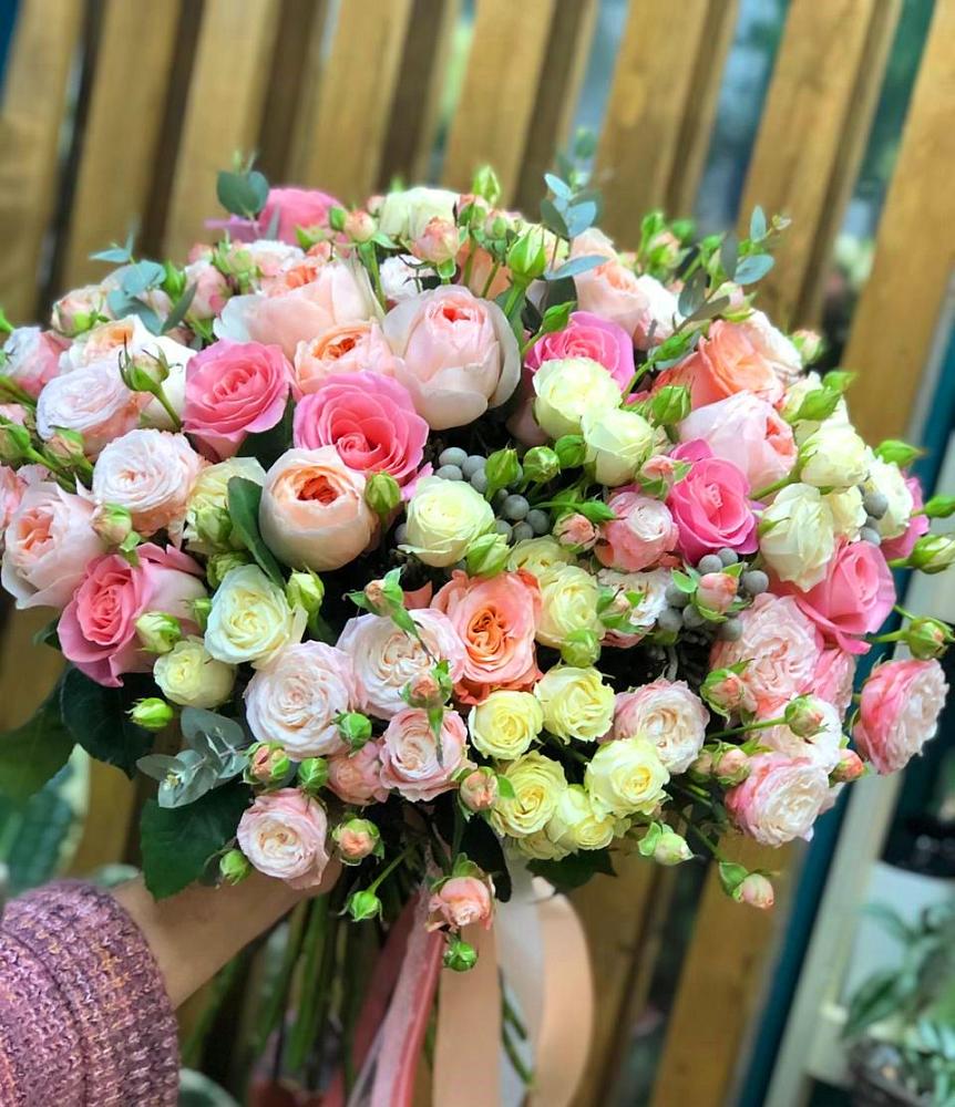 Букет цветов из: Розы в Рогнедино