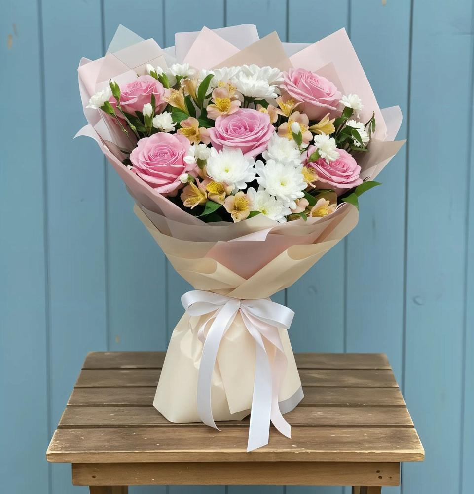 Букет цветов из: Гвоздики, Орхидеи и Розы в Рогнедино