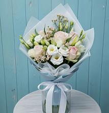 Букет цветов из:  Розы и Лизиантусы в Рогнедино
