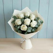 Букет Белые розы в Эвкалипте в Рогнедино