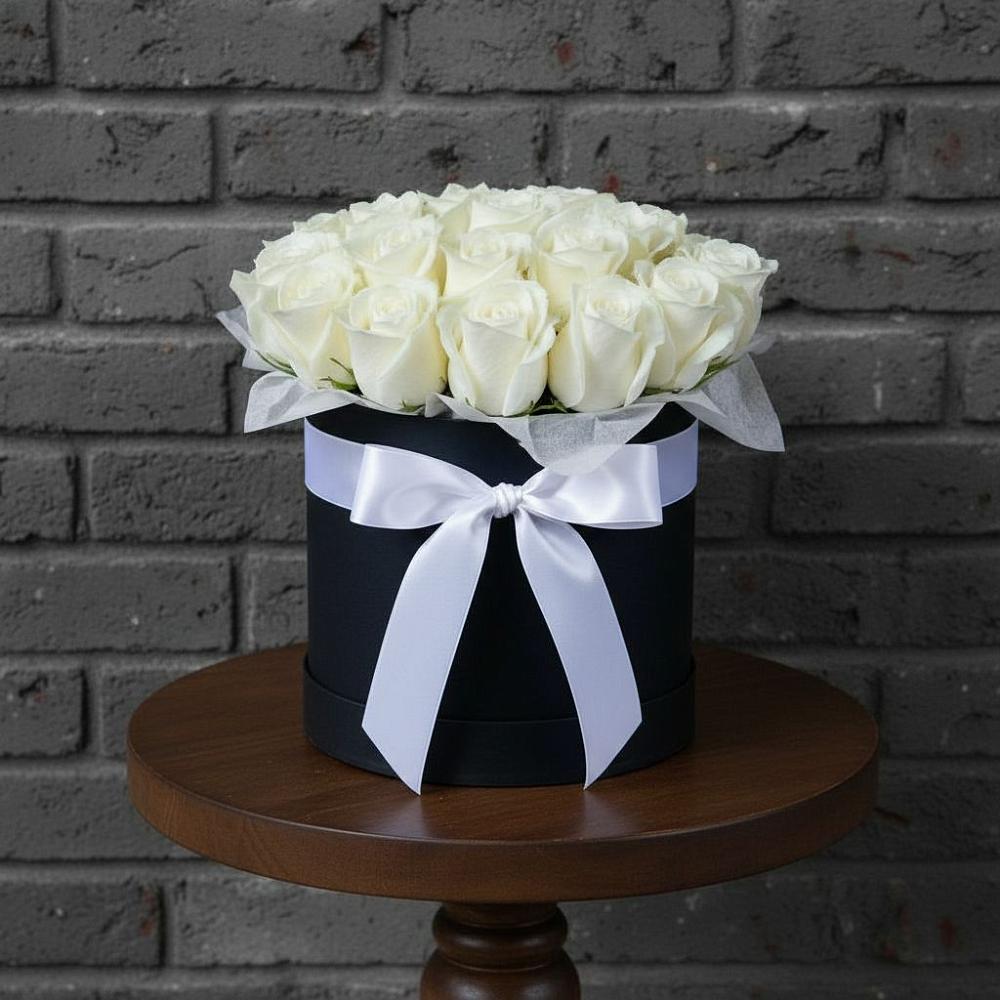 Цветочная композиция из Розы в шляпной коробке в Рогнедино