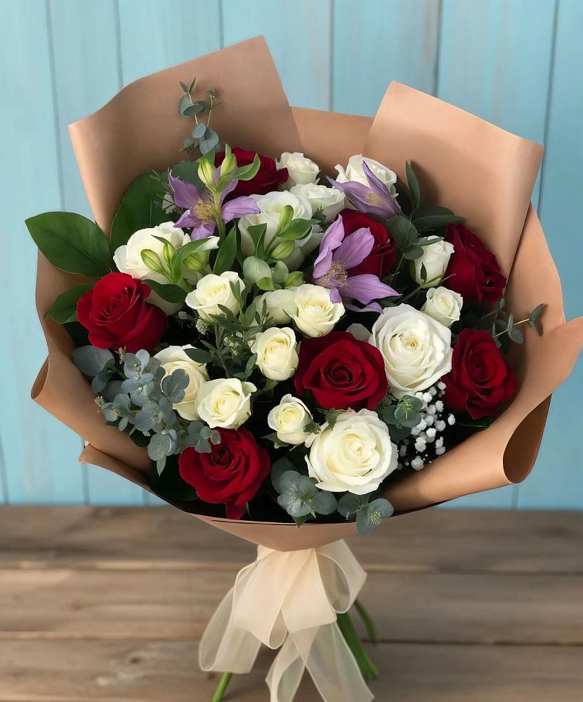 Букет цветов из: Розы и Альстромерии в Рогнедино