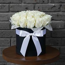 Цветочная композиция из Розы в шляпной коробке в Рогнедино