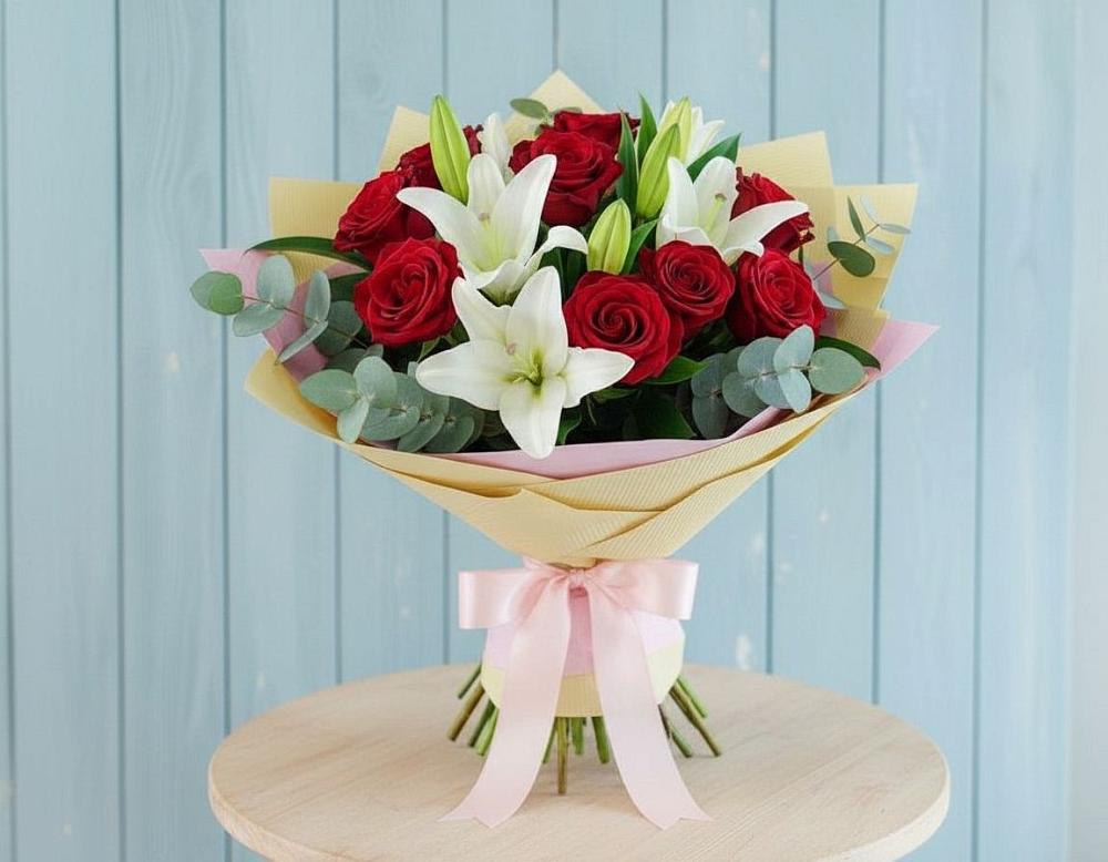 Букет цветов из: Лилии и Розы в Рогнедино